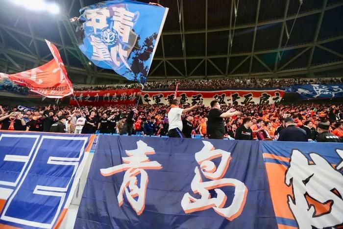 不过在他于2019-2021年执教拜仁期间，他带队取得包括六冠王在内的巨大成功。